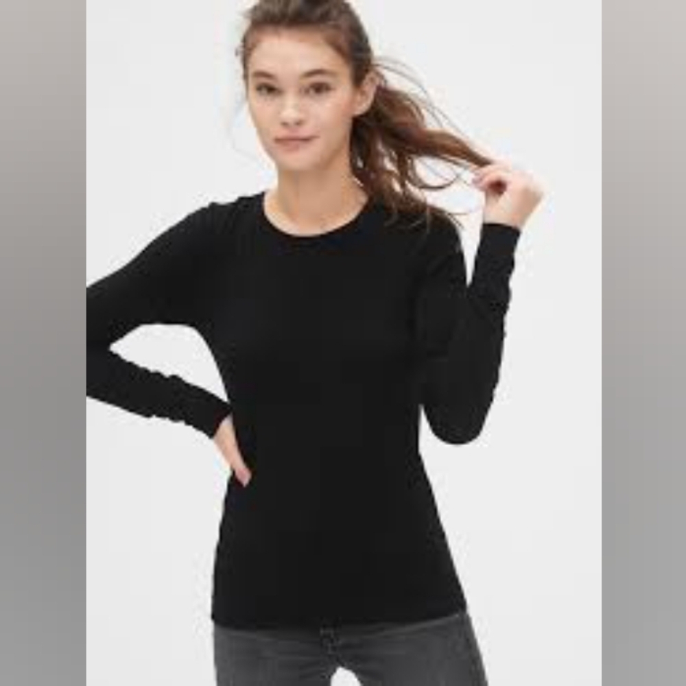 GAP women's long sleeve black tee size:M